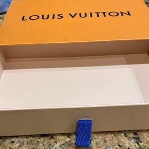 Authentic smaller Louis Vuitton box with open option pull  part,new condition
